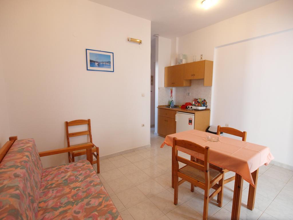 Irini Apartments Platanés Стая снимка
