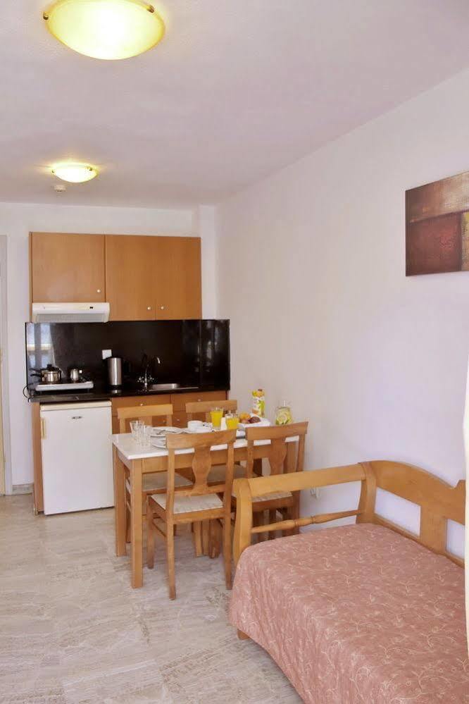 Irini Apartments Platanés Екстериор снимка